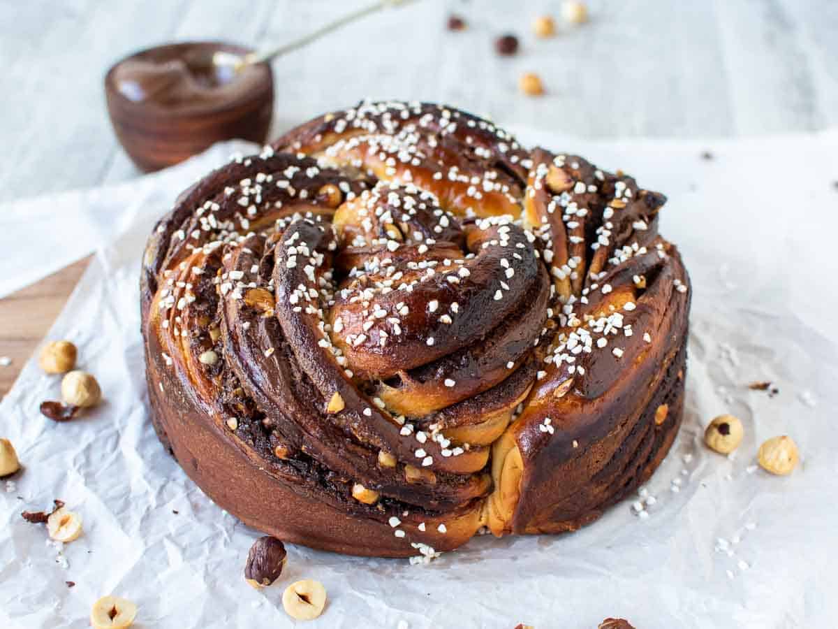 Whole golden brown round bread with white pearl sugar on top.