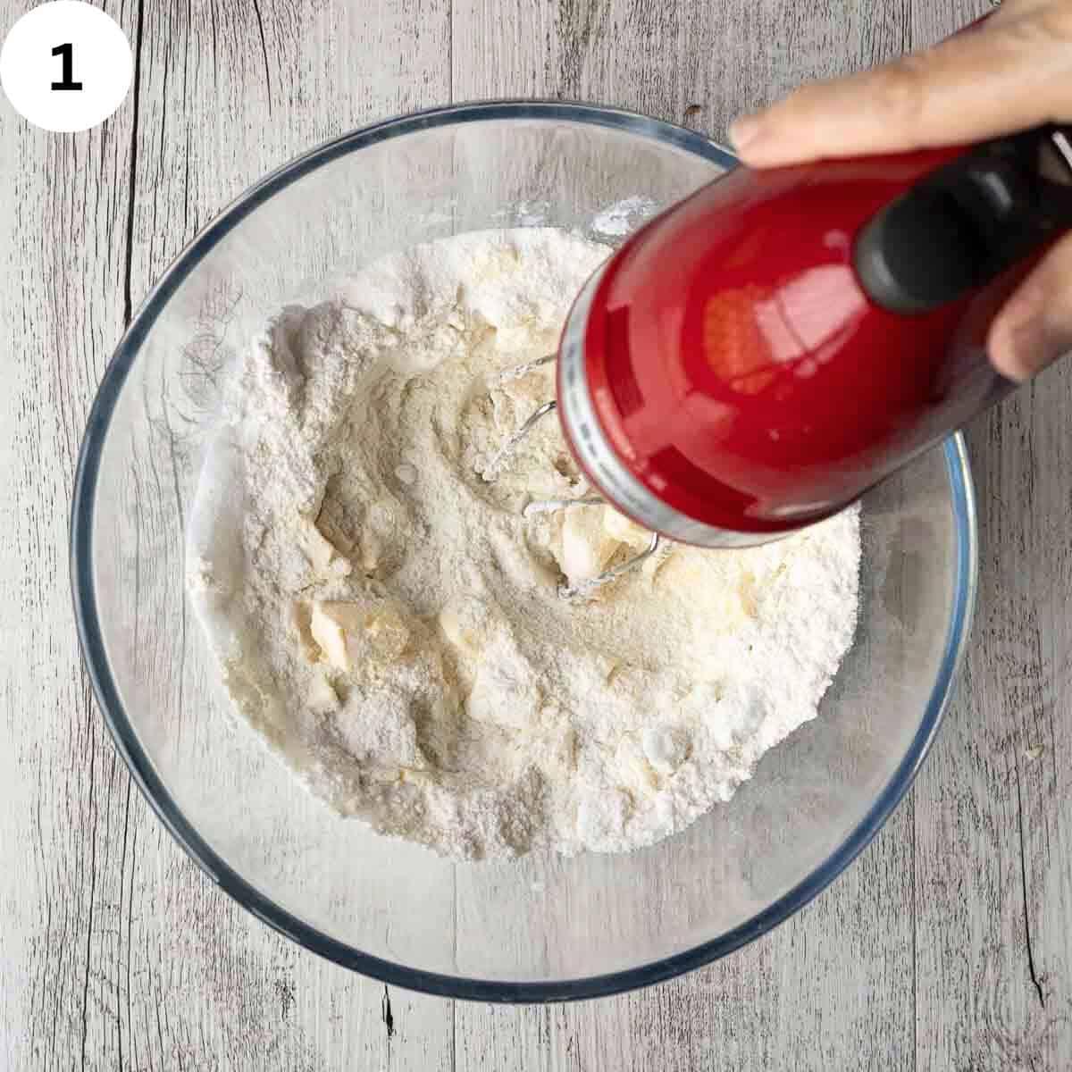 Electric hand held mixer combine dry ingredients.