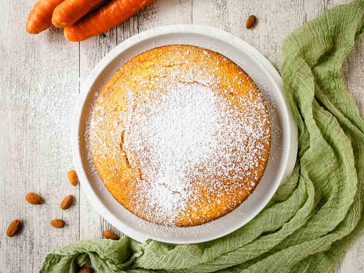 Overhead view of a cake dusted with powdered sugar.