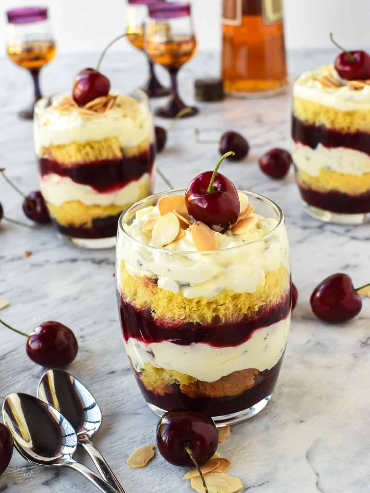 Mini Trifles {Easy Dessert} - Marcellina In Cucina