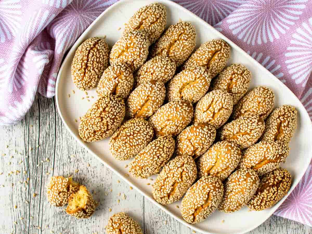 Overhead view of these sesame seed cookies.