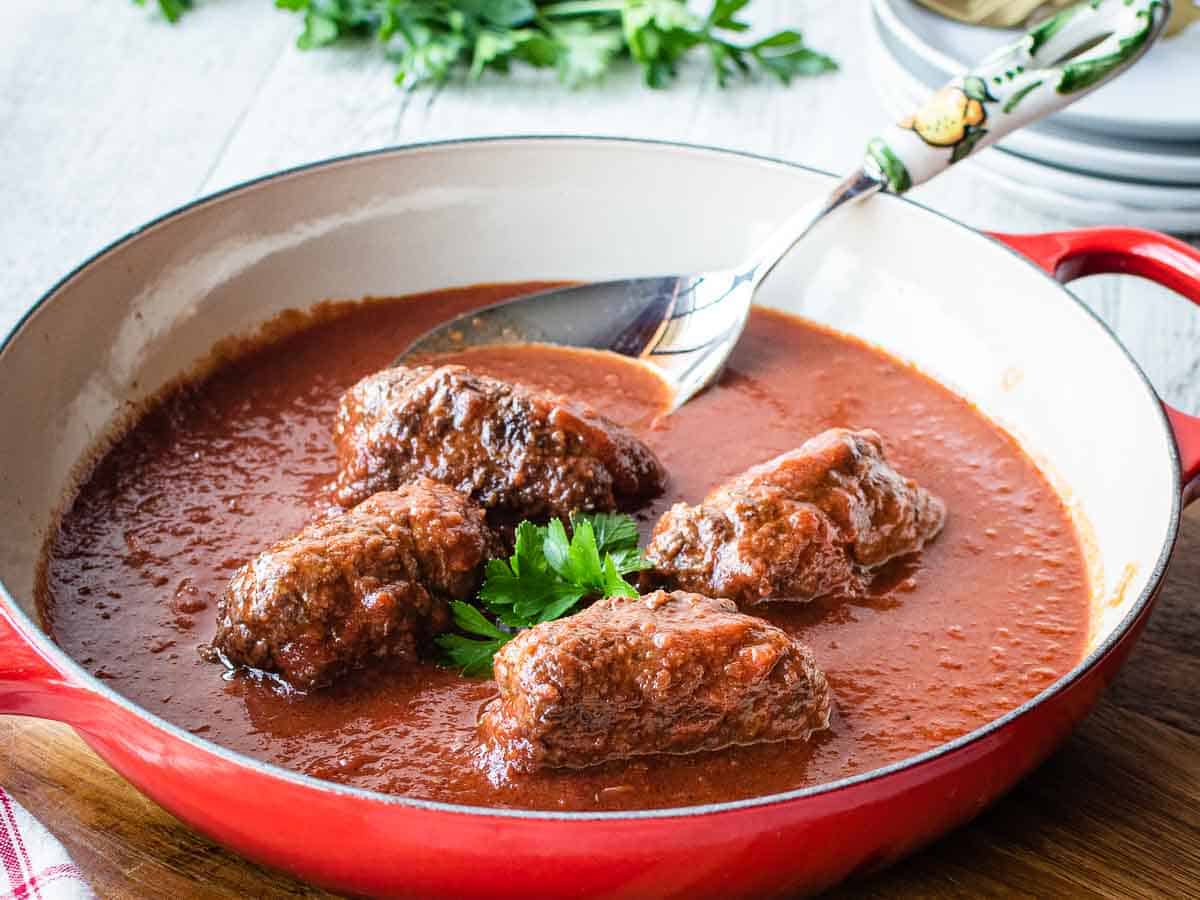 Rolled up beef steaks in tomato puree.